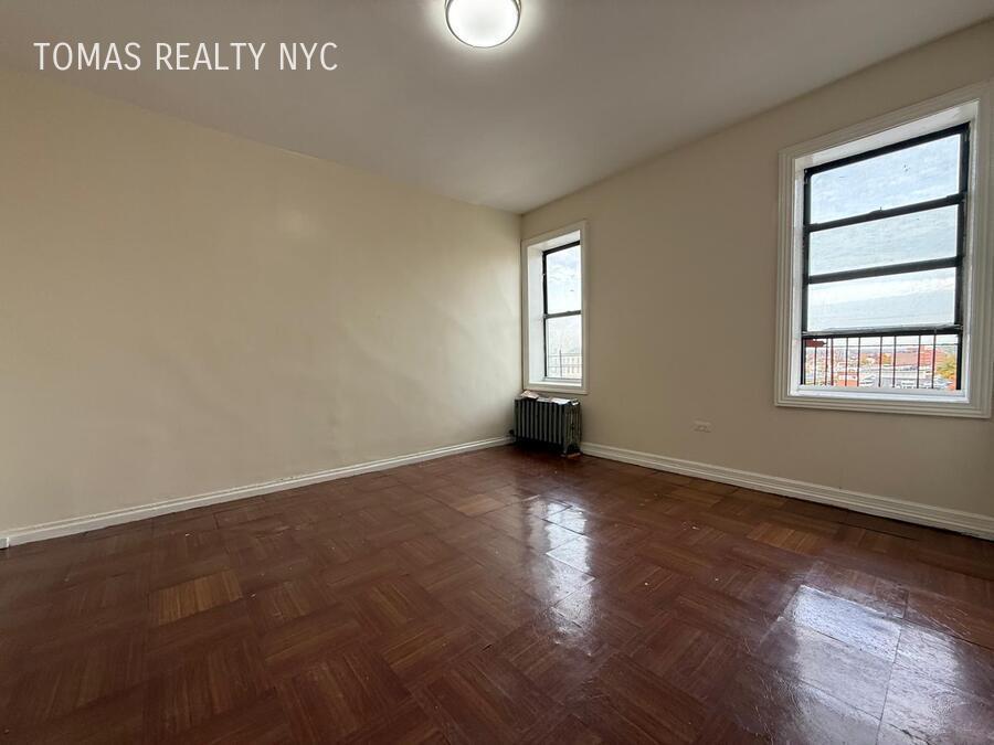 Photo - 710 E 235th St-E1