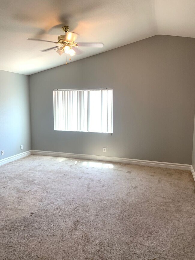 Building Photo - Beautiful Home - Guard Gated Golf Course C...