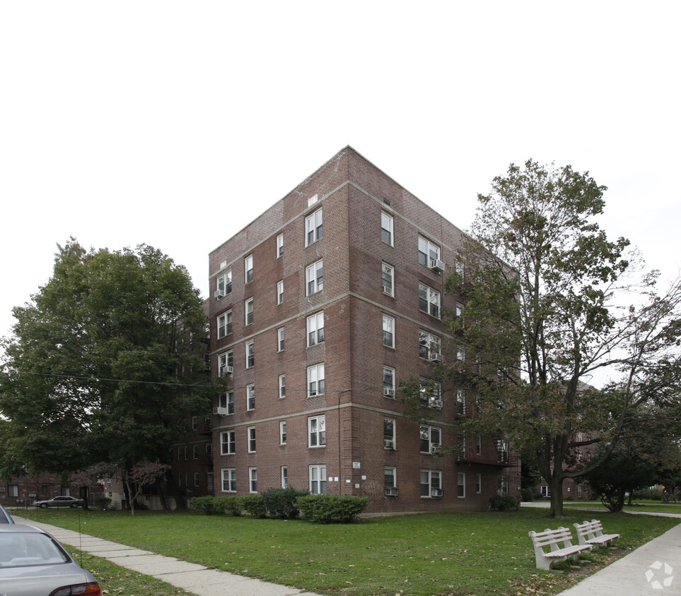 Building Photo - Auburndale House