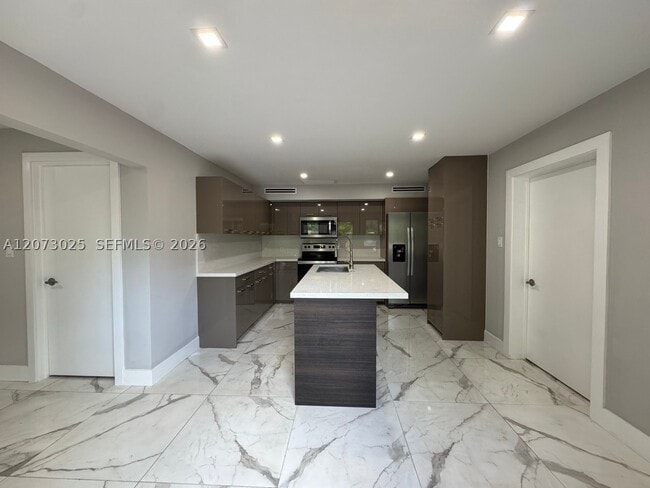 Foto del edificio - 15011 Coconut Ct