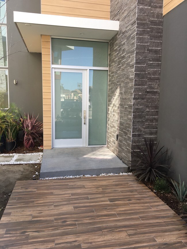 Foto del edificio - 16536 Moorpark St