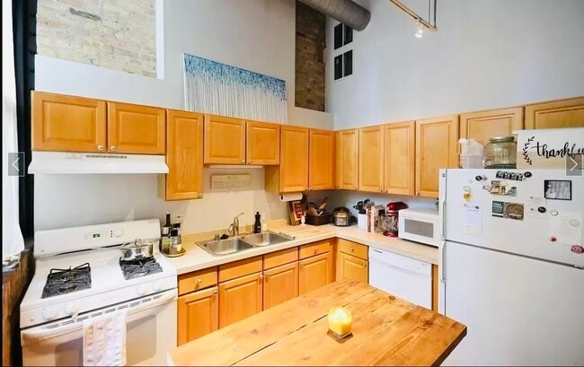 Foto del edificio - 226 N Clinton St