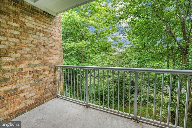 Building Photo - 8002 Le Havre Pl