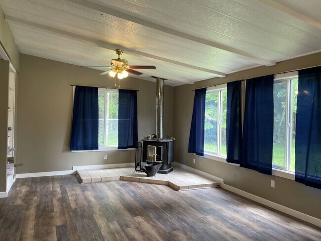 Foto del edificio - Charming Coupeville Home with Large Fully ...