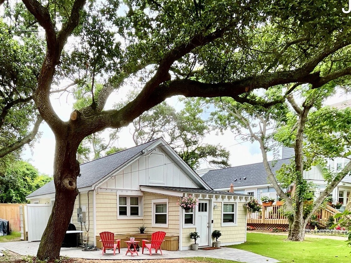 Primary Photo - Cozy Beach Cottage Available 08-23-24! Pra...
