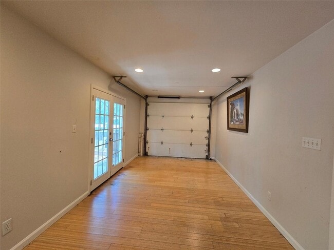 Foto del edificio - 4516 Russell Dr