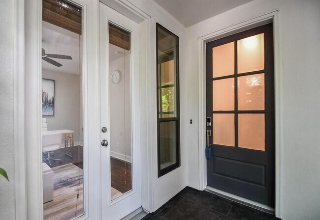 Foto del edificio - 4725 Banning Dr