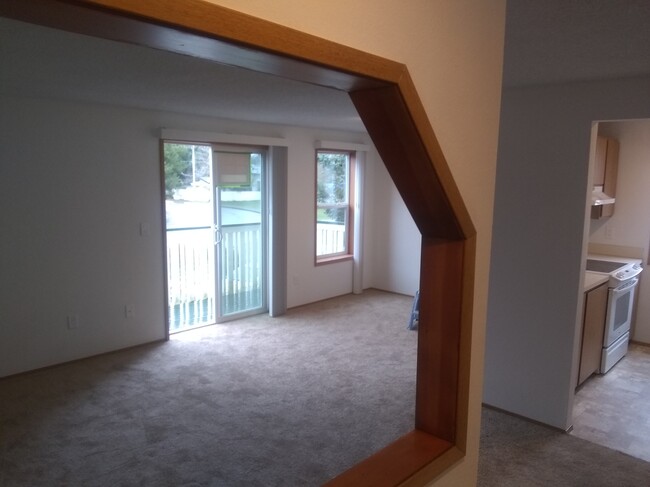 Small deck off dining room with outstanding views - 424 Healy Ave S