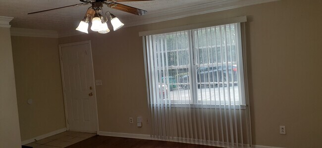 Foto del edificio - 3024 Spruce Cir