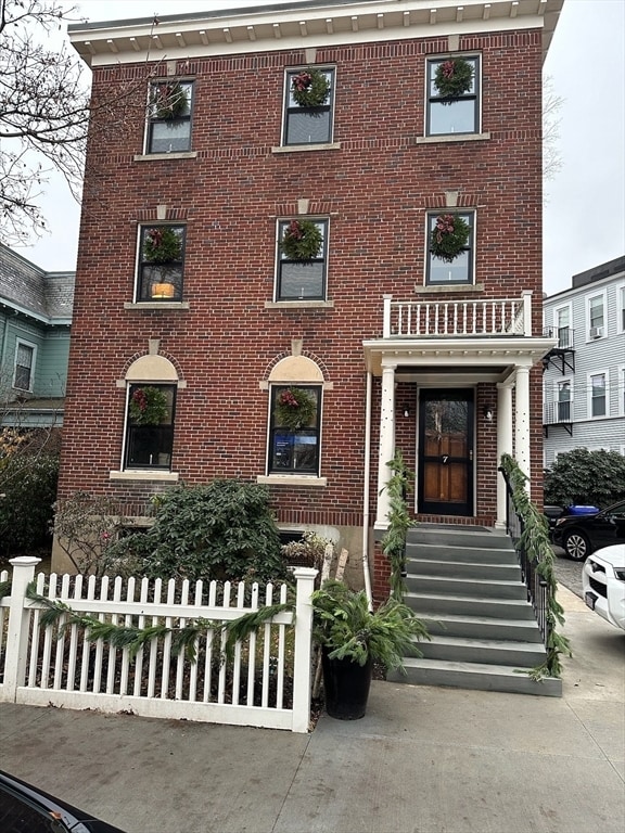 Building Photo - 7 Linden St