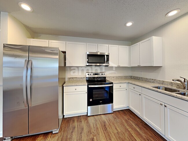 Foto del edificio - 12483 Old Pond Rd