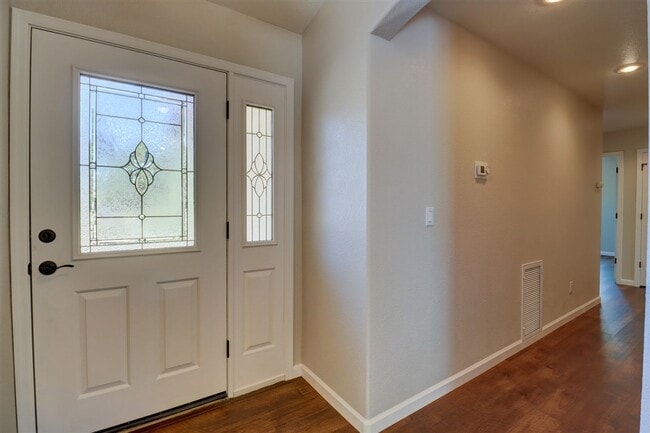 Foto del edificio - Immaculate 3 bedroom, 2 bath home in Prescott Heights