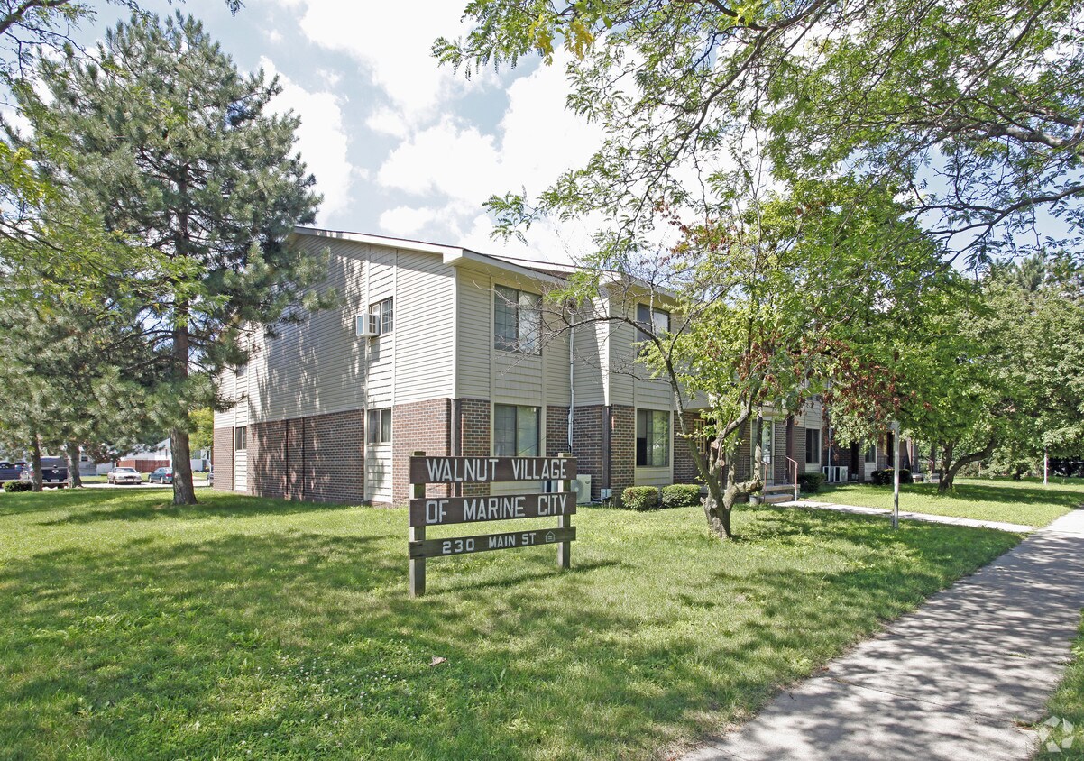 Walnut Village Apartments Marine City