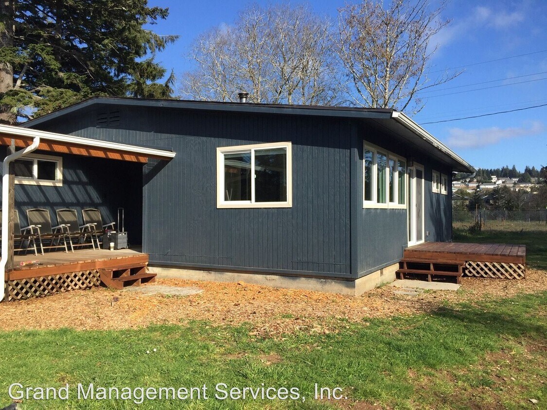 Foto principal - 3 br, 2 bath Apartment - 669 S. Main