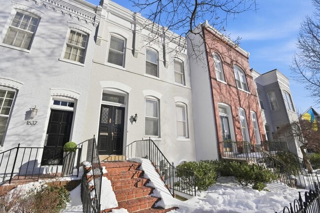 Photo - 1635 35th St NW House