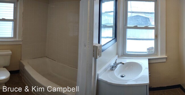 Foto del edificio - 3 br, 1 bath House - 242 Clearfield St.