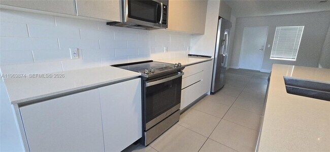 Foto del edificio - 2535 NE 193rd St