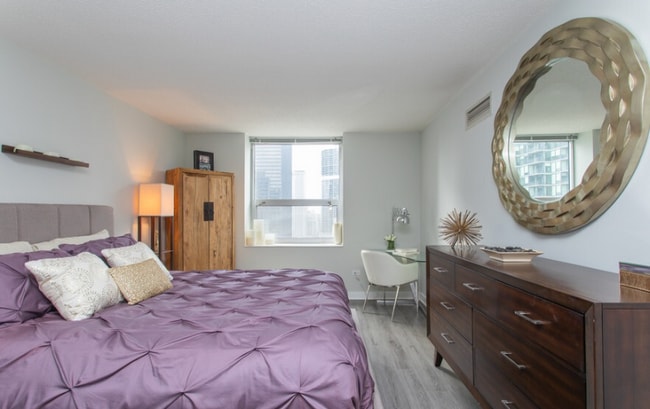 Building Photo - 599 N State St