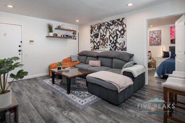 Building Photo - 3142 Midway Dr, B210