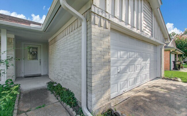 Foto del edificio - 16963 Nevisway St