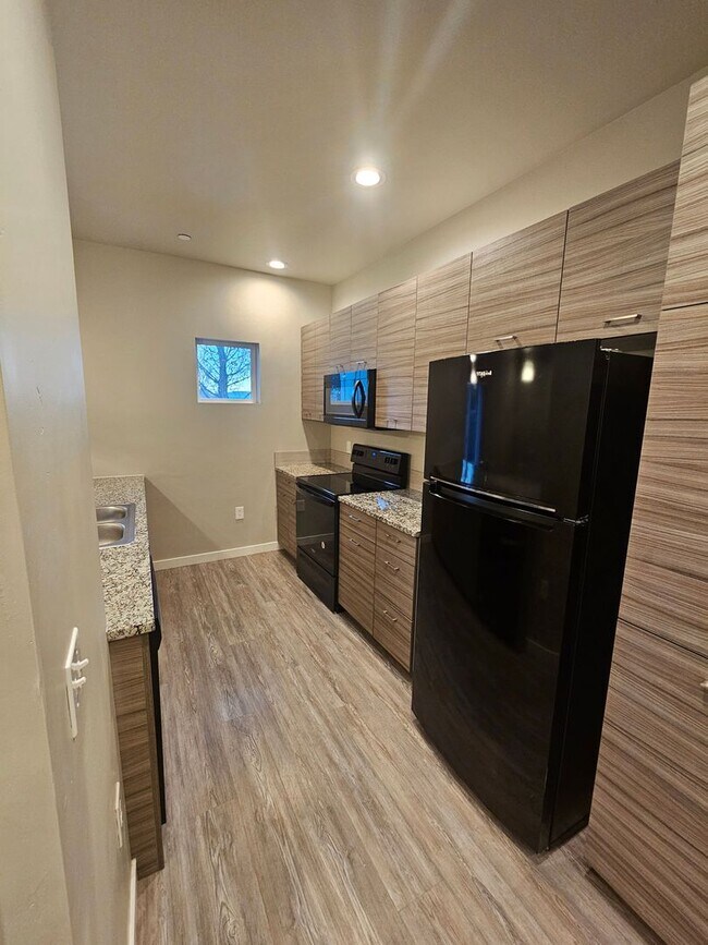 Foto del edificio - Maddyn B