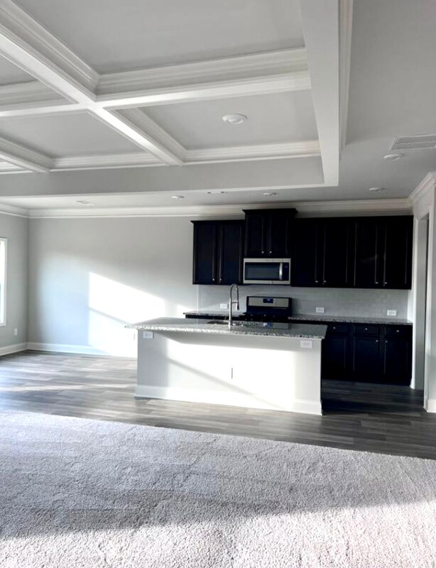 Building Photo - 4425 Silver Oak Dr