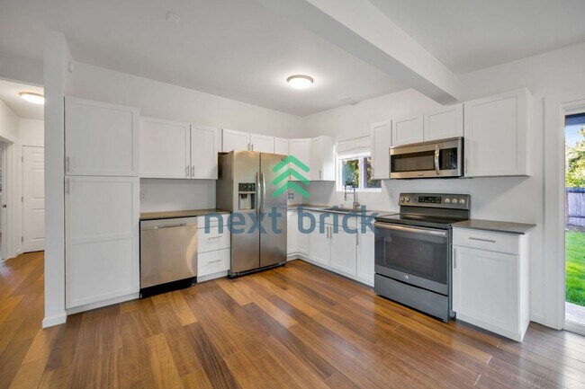 Building Photo - 2 Bed and 2 Bath Single Family is Availabl...