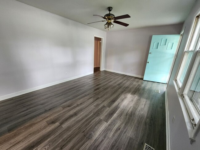 Foto del edificio - AMAZING 1 Level Columbia, TN Charmer!