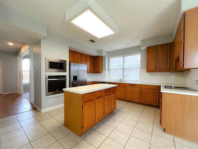 Building Photo - 2124 Liverpool Dr
