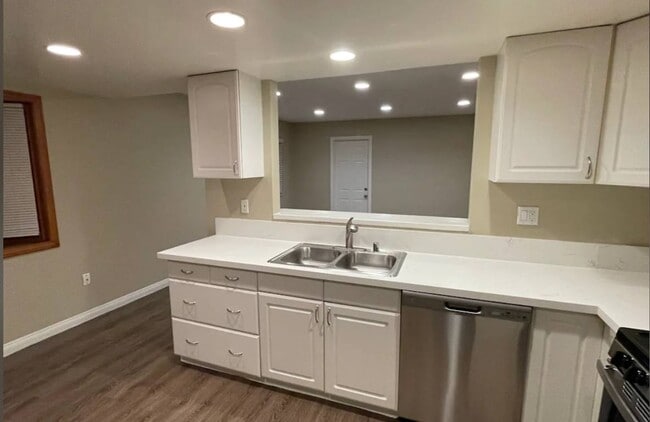 Building Photo - 22330 Victory Blvd