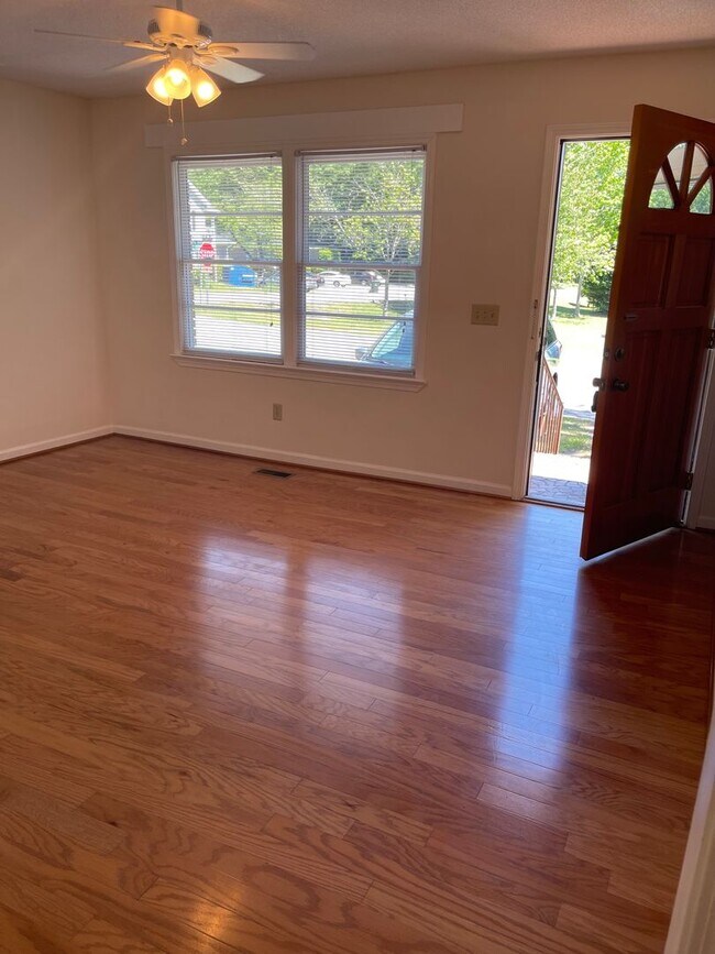 Building Photo - Charming Home in the Heart of the Congaree...