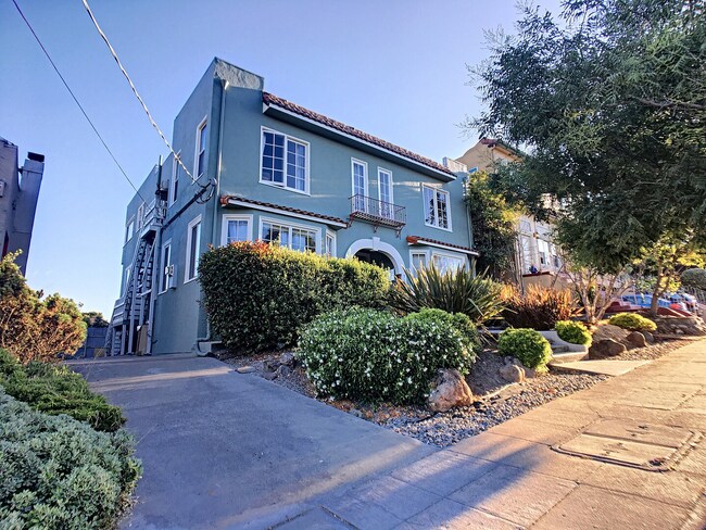 Building Photo - 743 Hillgirt Cir