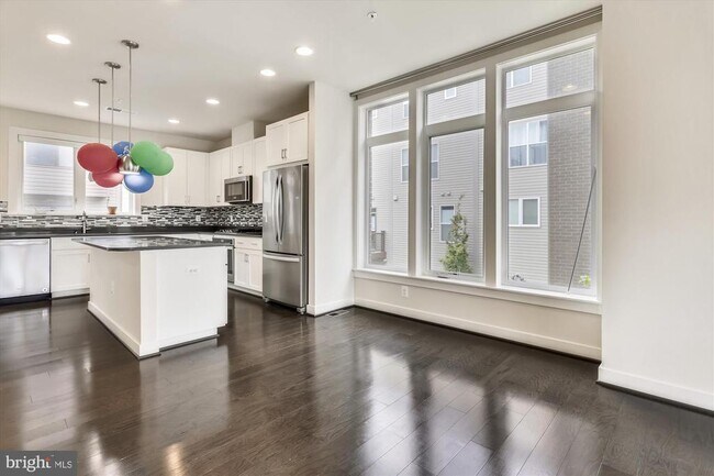 Building Photo - 8060 Red Hook St