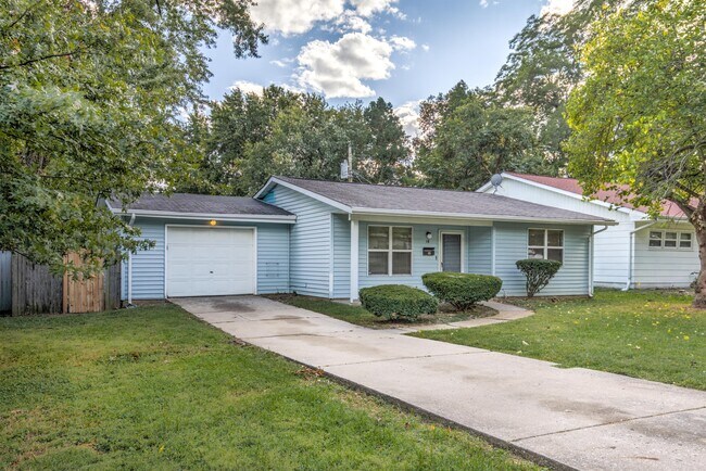 Foto del edificio - 18 Redwood Dr