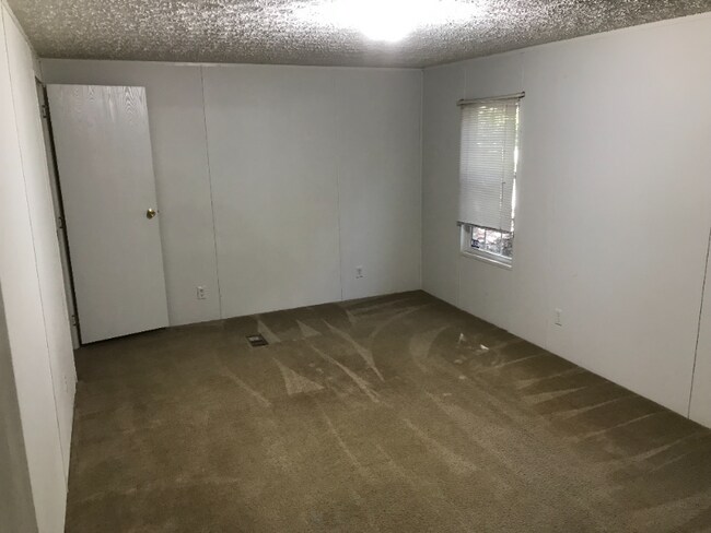 Building Photo - 144 River Oak Dr SW