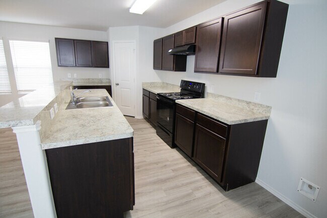Building Photo - 4018 Silver Ranch Rd