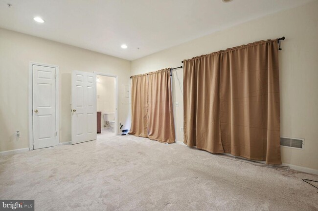 Building Photo - 1646 White Oak Vista Dr