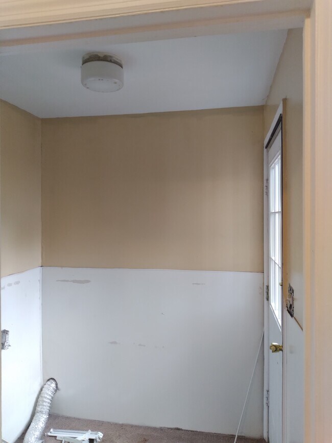 Building Photo - 16 Forest Creek Dr