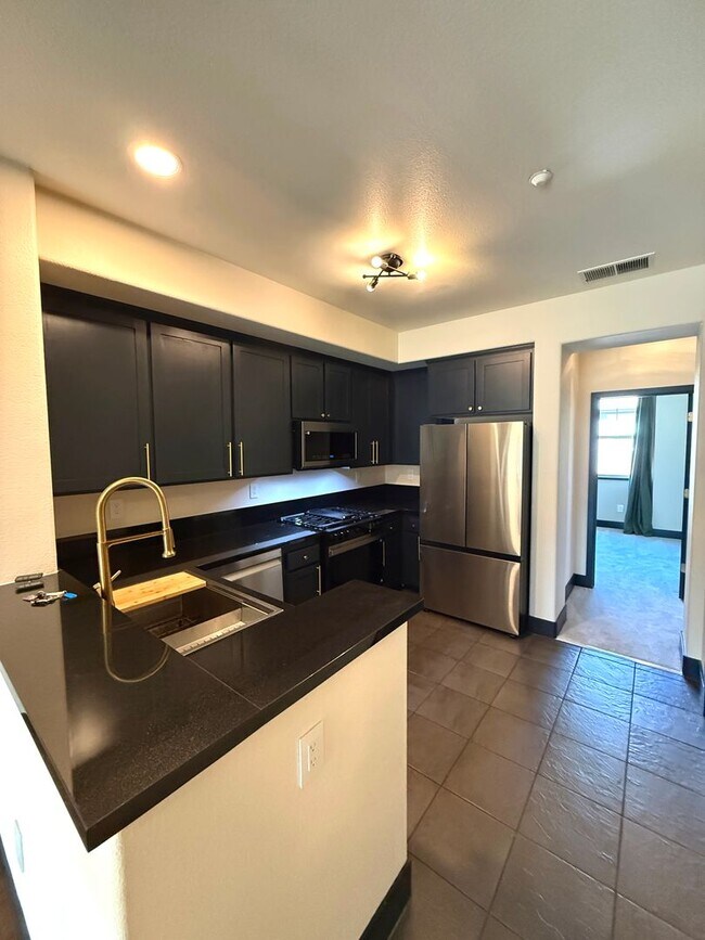 Foto del edificio - NEW CONSTRUCTION HUGE 1800sf 3BR/3BA 2GR Caballo Hills Townhome Western Views AVAIL NOW