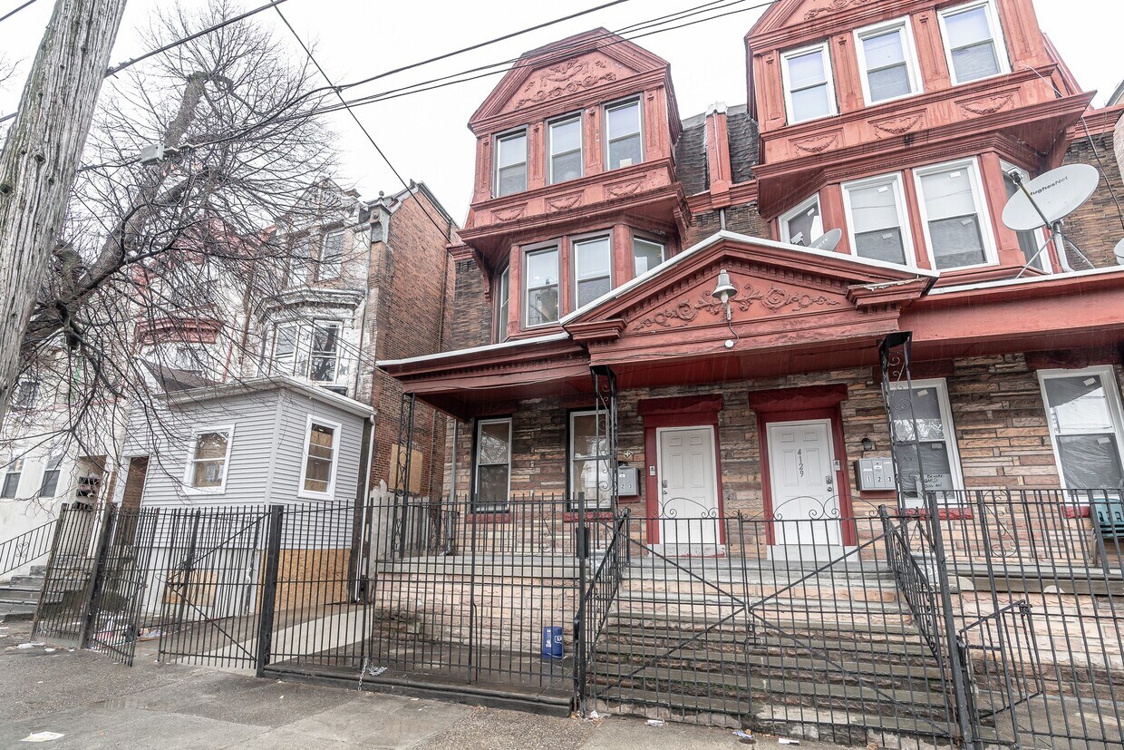 Primary Photo - 4131 W Girard Ave