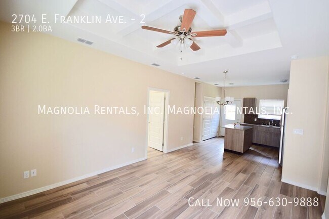 Foto del edificio - 2704 E Franklin Ave