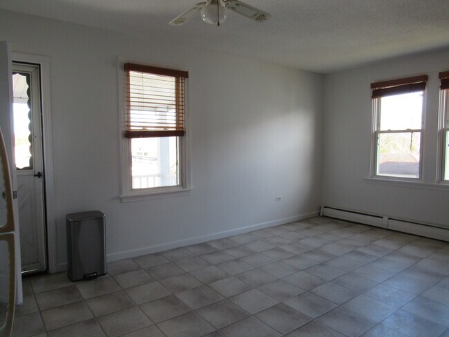 Building Photo - 17 Brookfield St