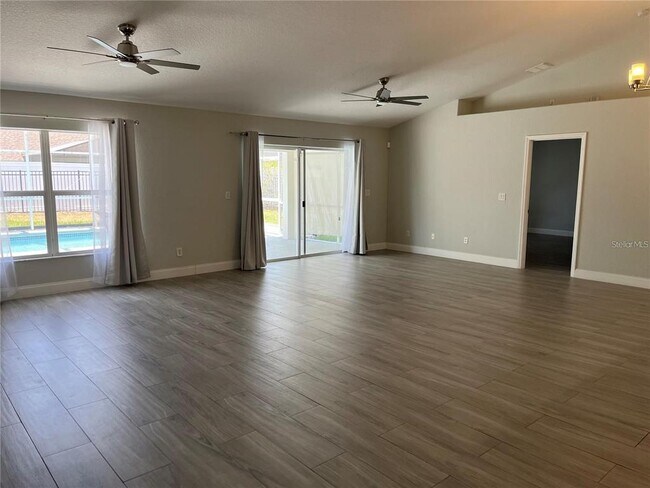 Foto del edificio - 3350 Countryside View Dr