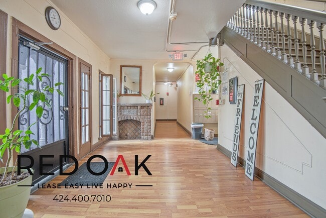 Building Photo - 250 Loma Dr