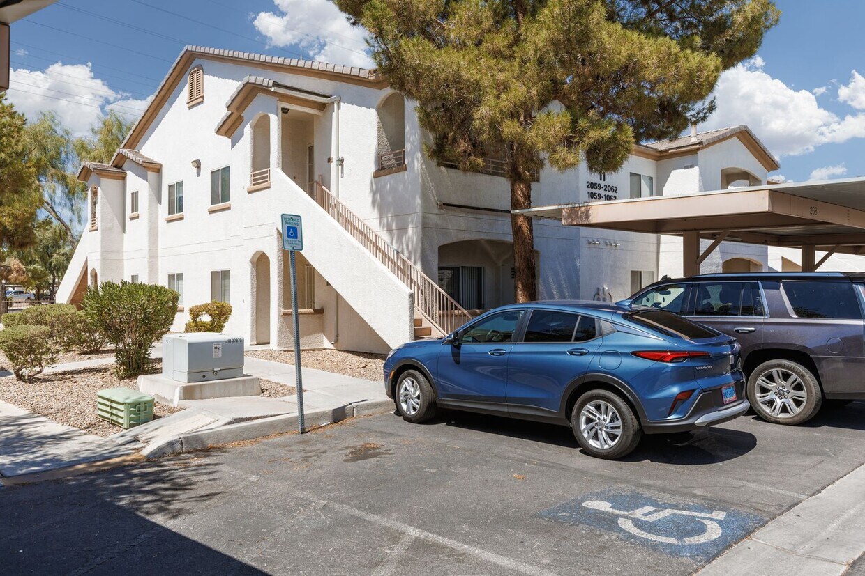 Foto principal - Move in Special: First Month Half Off!!!
