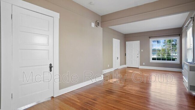 Building Photo - 4047 Brant St