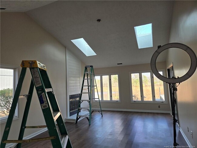 Building Photo - 185 Cranes Cove