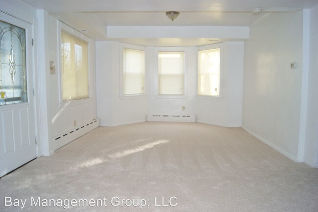 Building Photo - 3 br, 1.5 bath House - 3902 W. Strathmore Ave