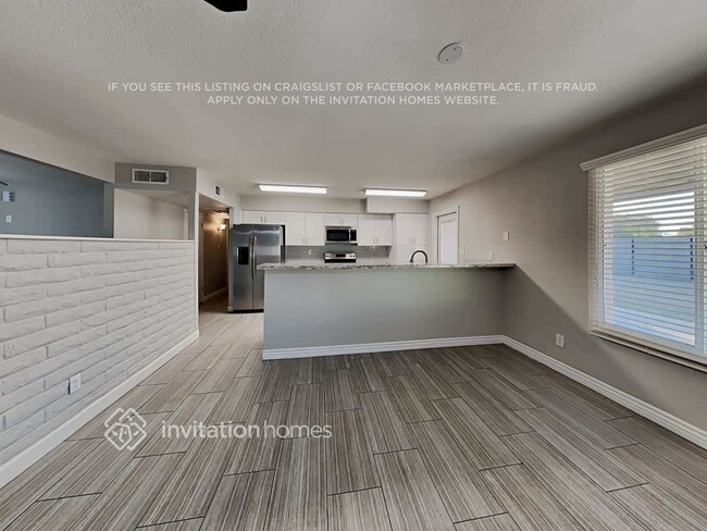 Building Photo - 1524 E Alameda Dr