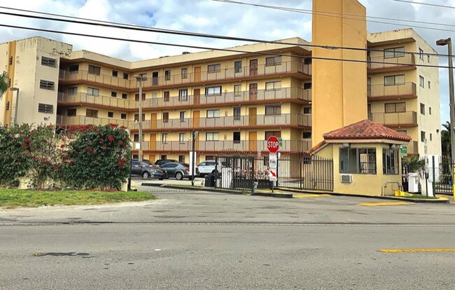 Photo - 9915 W Okeechobee Rd (Hialeah Gardens, FL) Apartment